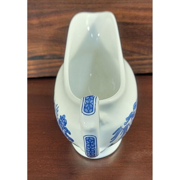 Vintage Churchill Blue Willow Gravy Boat - Picture 2 of 10